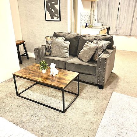 Two Bedroom Villa Studio With Fireplace & Living Room Detroit Esterno foto