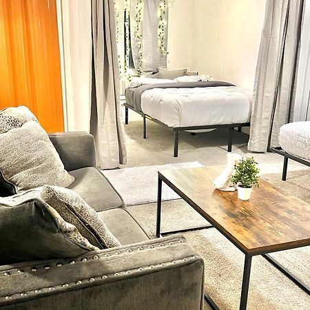 Two Bedroom Villa Studio With Fireplace & Living Room Detroit Esterno foto
