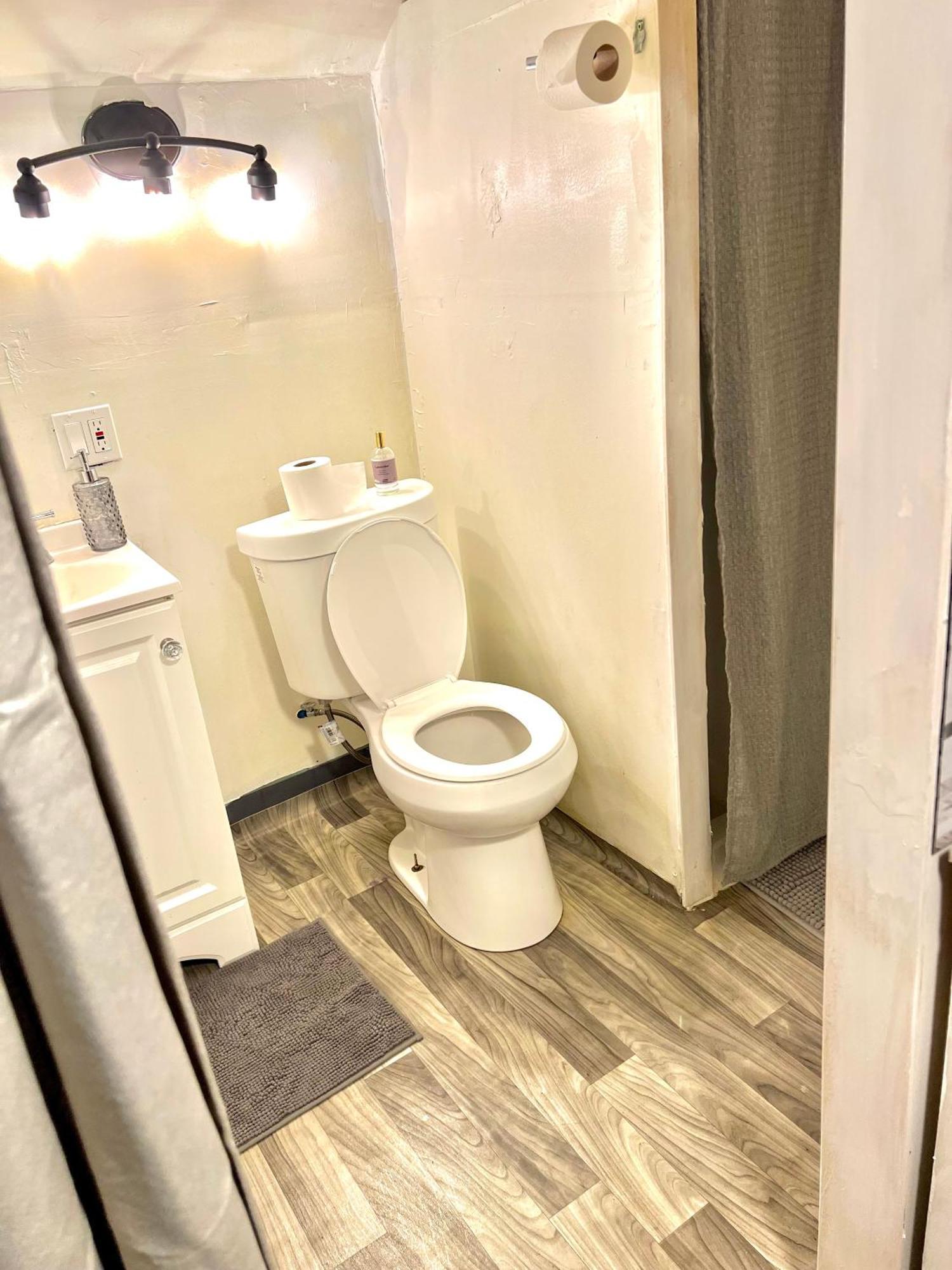 Two Bedroom Villa Studio With Fireplace & Living Room Detroit Esterno foto