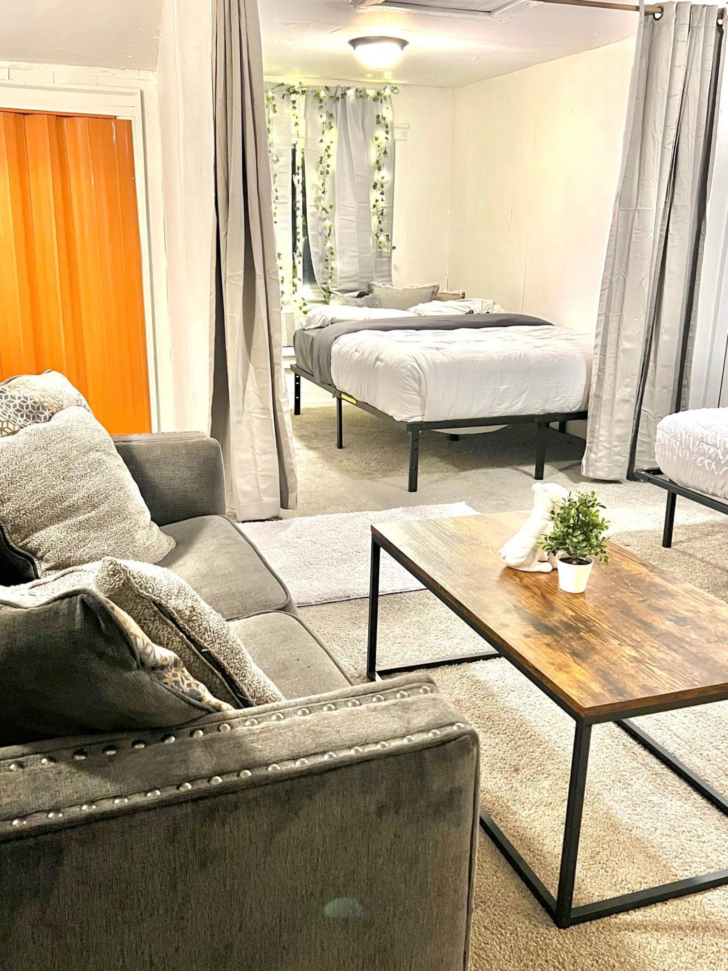 Two Bedroom Villa Studio With Fireplace & Living Room Detroit Esterno foto