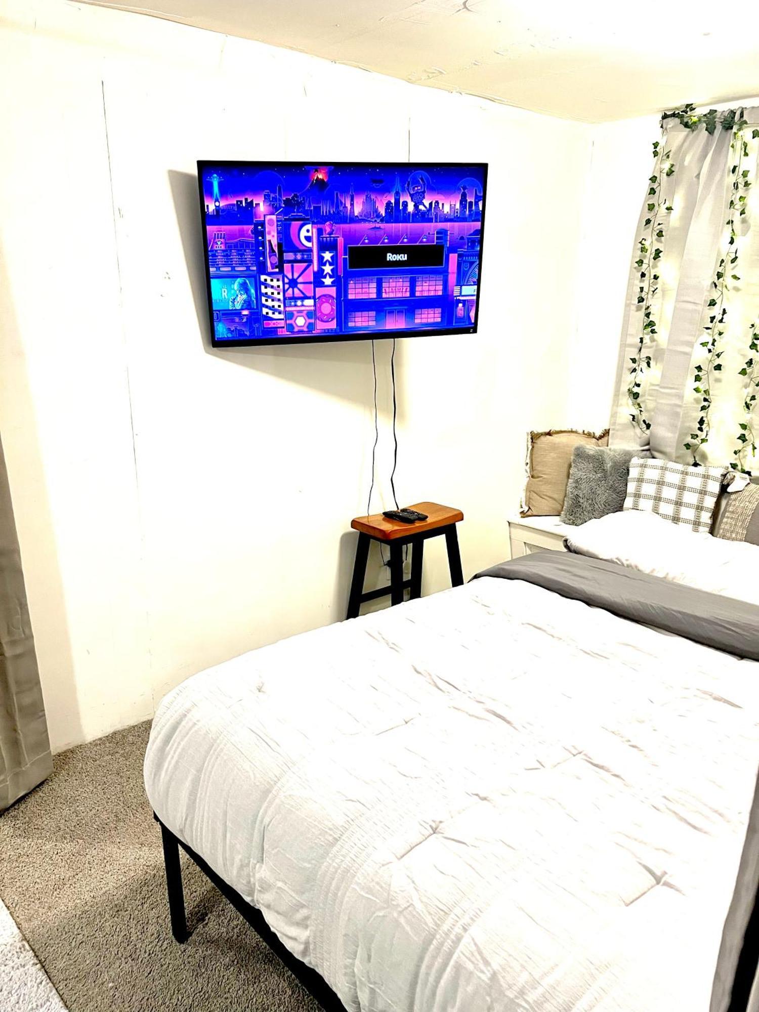 Two Bedroom Villa Studio With Fireplace & Living Room Detroit Esterno foto